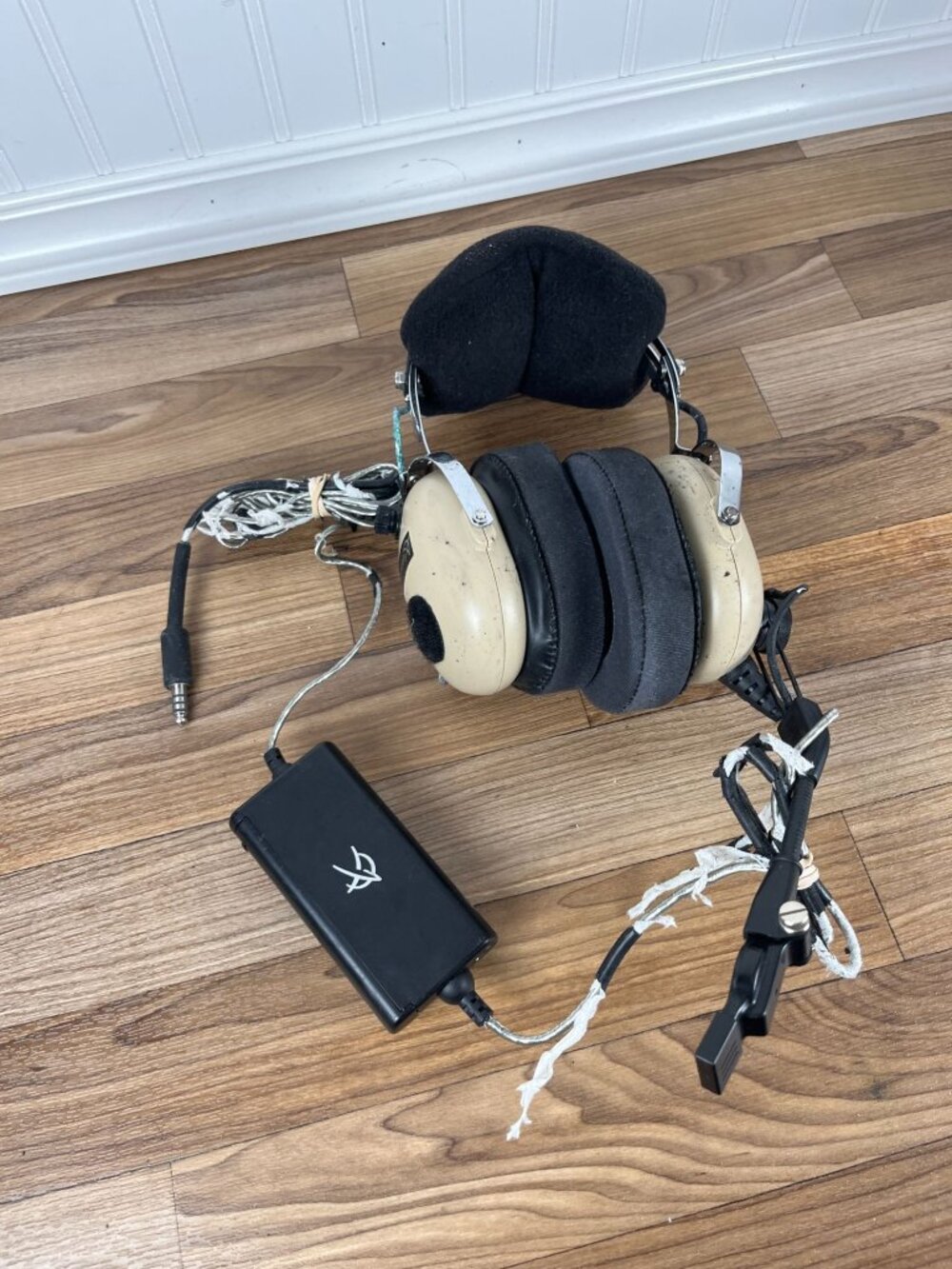 E-13 ANR Flightcom Military Headset With Case And Manual E13 UNtested AS-IS - Picture 2 of 16